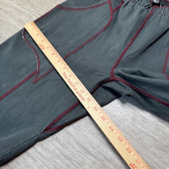 Dirty Snowflake Apparel Bend OR Women's Shorts Bermuda M NWT Gray Red Stitching - Picture 5 of 7